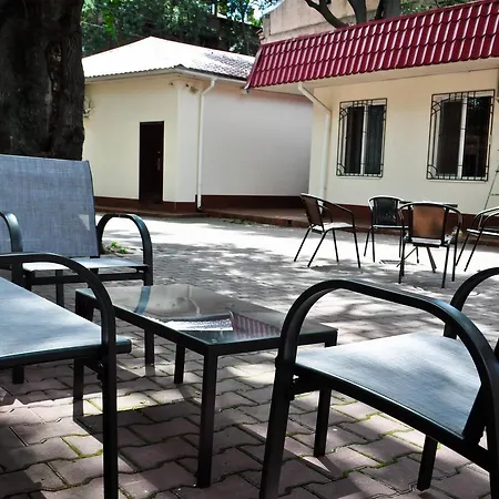Old Courtyard Hostel *