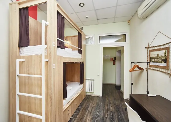 Old Courtyard Hostel *