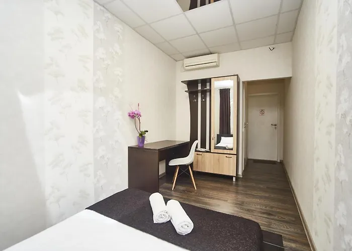 Old Courtyard Hostel *